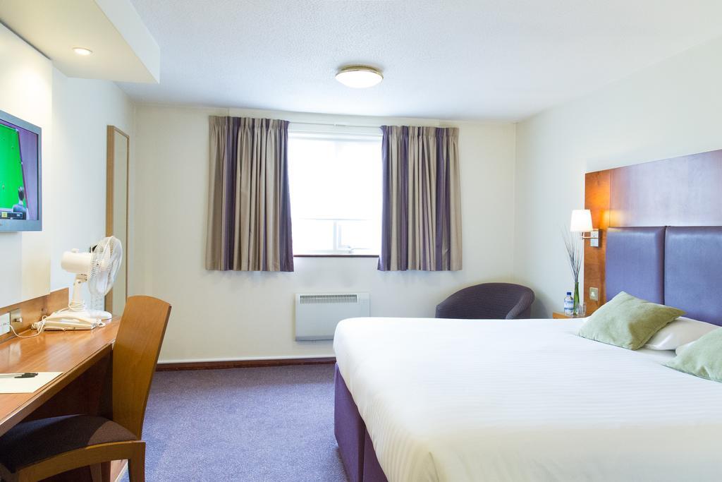 Hello Hotel Swinton  Esterno foto