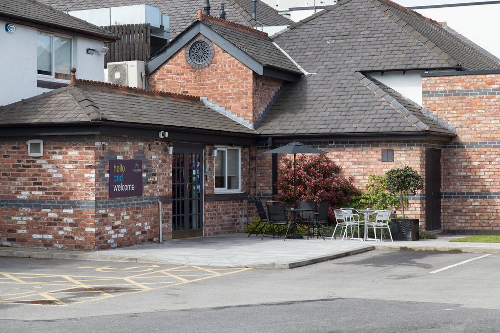 Hello Hotel Swinton  Esterno foto
