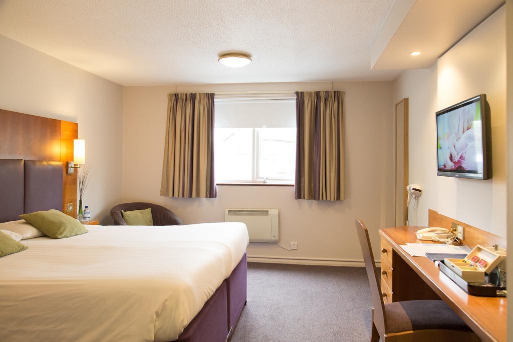 Hello Hotel Swinton  Esterno foto