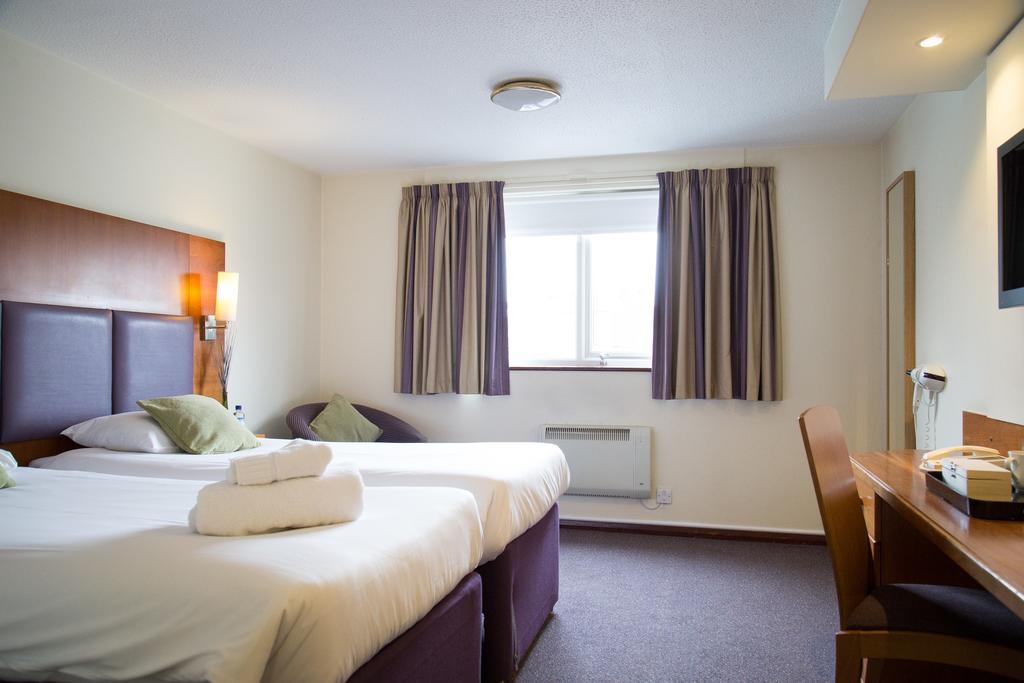 Hello Hotel Swinton  Esterno foto